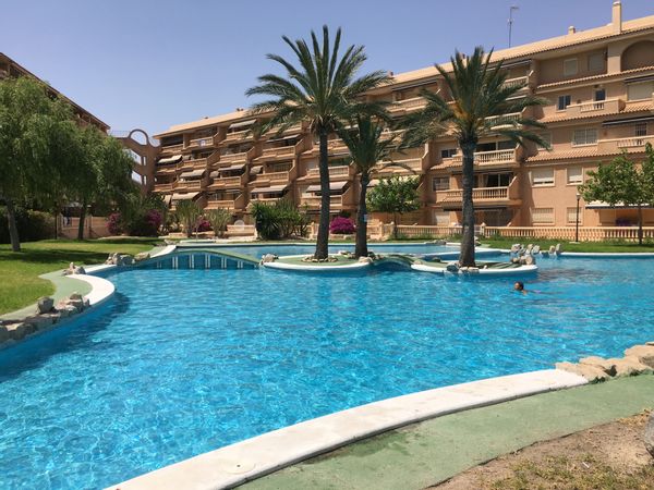 Appartement 2 chambres 7 couchages avec terrasse proche de la plage avec piscine et tennis (wifi)
