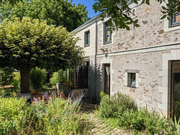 La maison sur une île de Loire