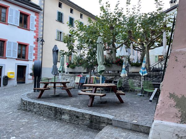 Bourg médiéval Saillon Cours des Sires de Châtillon