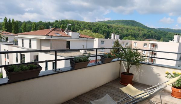 Charmant Appartement en bord de Saône à proximité de Lyon