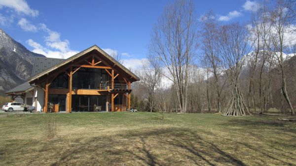 Maison au paradis du vert et de la montagne