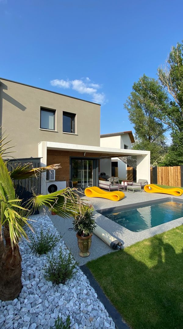Bienvenue chez Béa & Fabrice, une jolie maison neuve avec toutes les commodités.