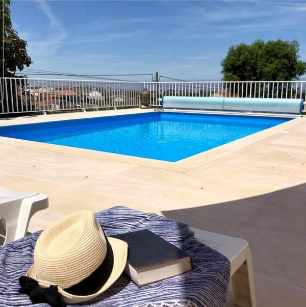 "Quinta Fabulosa" Propriété typique Portugaise" avec piscine et verger à 15 mn des plages de Nazaré