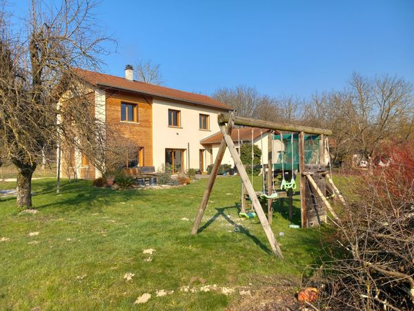 Maison familiale au calme, à proximité des montagnes