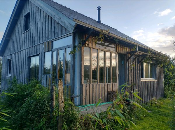 Maison entière, cosy et écologique, en terre-paille