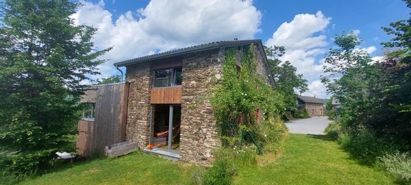 Au bord de la colline