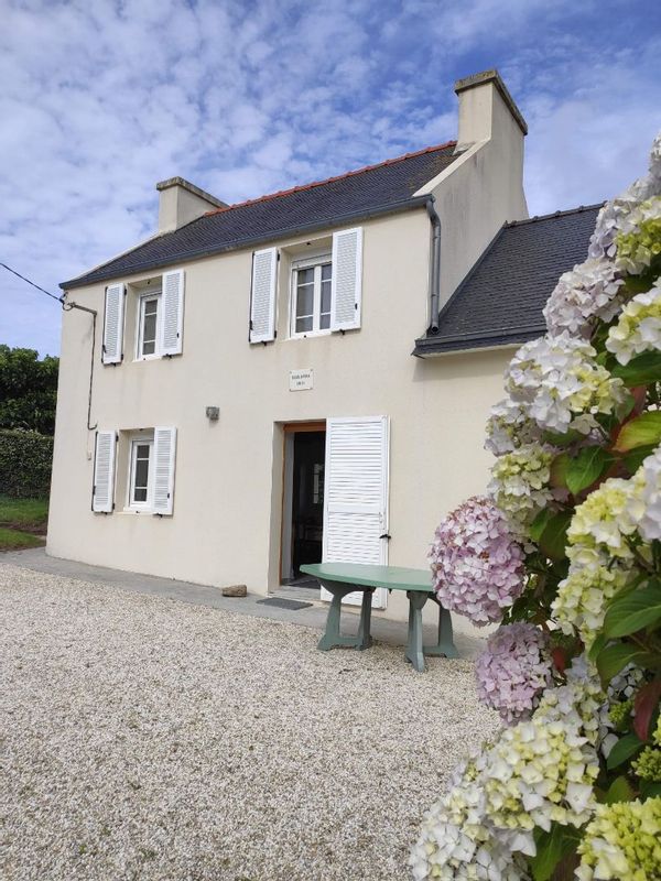 Maison à 800 m de la mer .Pas d'échange pendant les vacances scolaires.