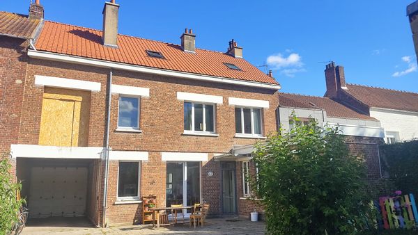 La maison de EMILIE et NATHANAËL et leurs enfants