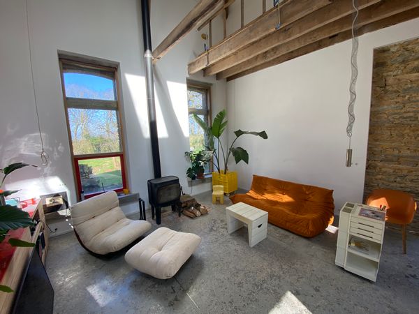 Grange familiale 4 chambres dans 7ha de forêt privée.