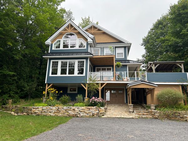 Maison au bord du lac