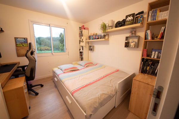 Chambre/bureau dans maison de plein pied