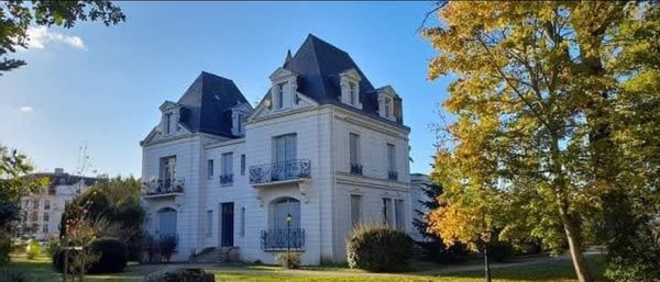 A 25 minutes en train de la gare de Lyon à Paris, rez de jardin dans petit château, pas moins de 7 j