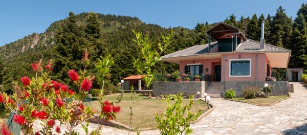 La maison de Vassilis and family
