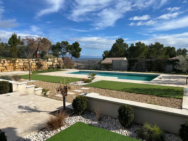 Été 2026 : bienvenue au calme dans un village provençal et d’une région à découvrir ou profiter !