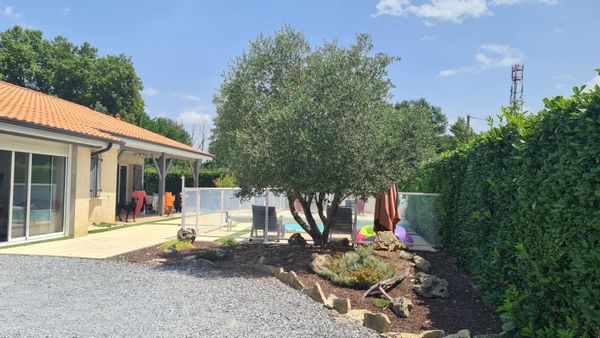 La maison à Jérôme, Hélène, Tess et Stella