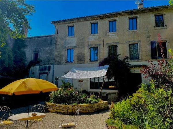 Mas provençal de Béatrice et Flavien à 10 minutes d Avignon