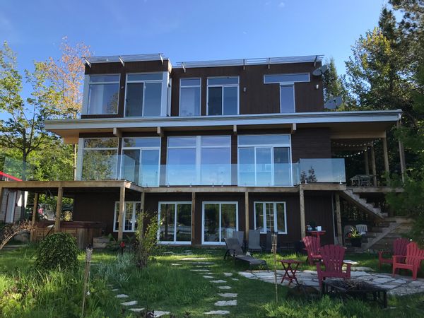 La maison de Mylany Un grand chalet chaleureux au bord du lac et au pied des montagnes