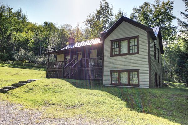 Eastern Townships Cottage