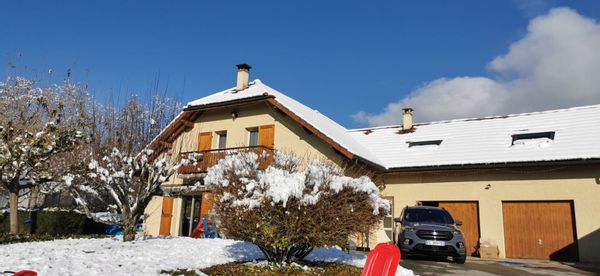 Au pied de l'Épine et du lac d'Aiguebelette, chez Karine et Seb.