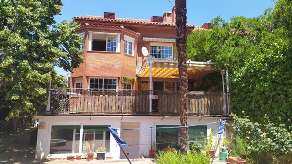 Casa de Ainhoa, Elías y Laura