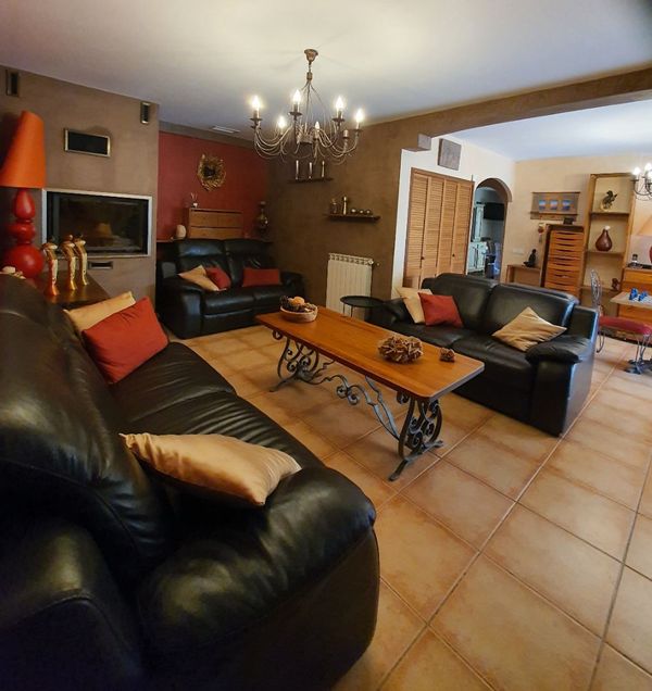Chez Yolande & Maurice : l'âme d'une maison de famille où  chaque  détail raconte l'art de recevoir.