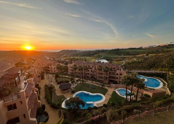 Appartement dans une magnifique résidence andalouse avec 2 chambres, 2 SDB et 3 piscines privées