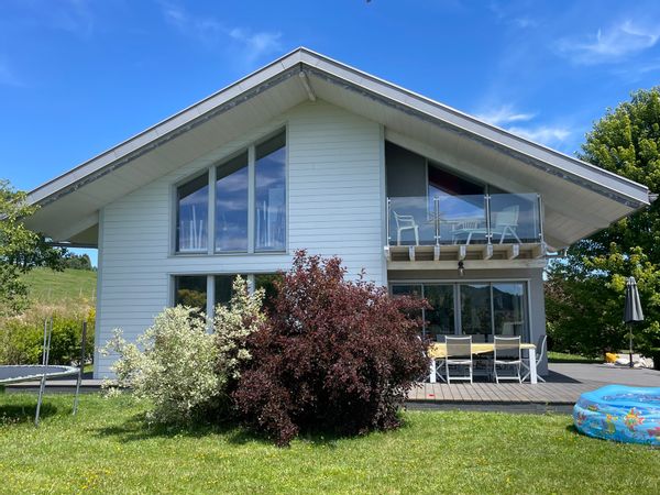 Grande maison moderne au cœur du massif du Jura