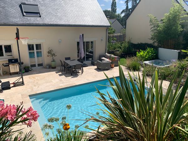 Maison avec jardin, à 5 mn d’Angers, 1h du Puy du fou et proche des  chateaux de la Loire!