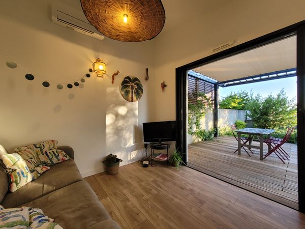 Petit "cottage" lumineux, et son jardin au pied du pic Saint Loup, prêt à vous accueillir !