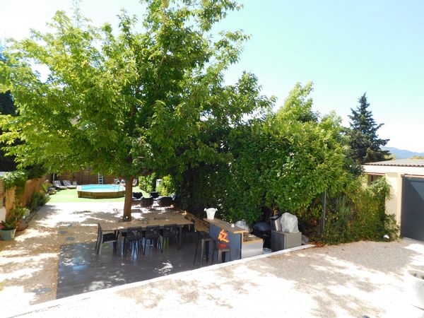 T3 avec jardin & piscine à 15 min de Aix en Provence & Marseille