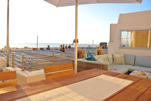 La maison de Read profile before emailing