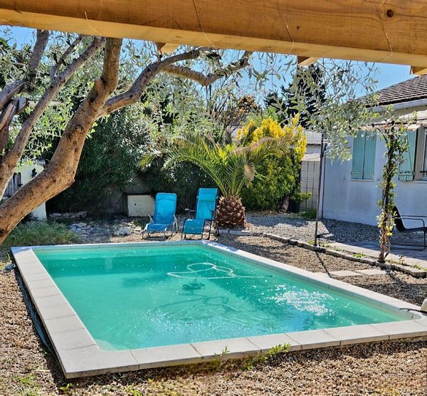 Belle maison provençale avec piscine et jardins près de Saint-Rémy-de-Provence
