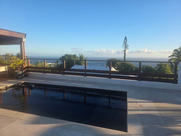 Maison idéale pour les vacances, calme, vue sur mer, proche de la ville et de la nature.