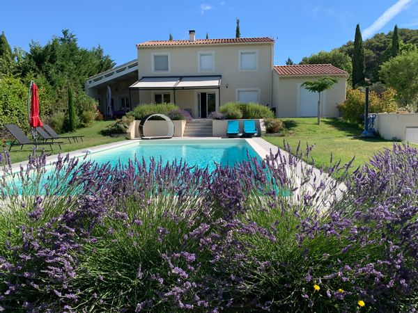 La Bastide Tradevens dans le Luberon Sud 5 CH piscine 170m2 et grand jardin ⚠️pas H.E durant l’été !