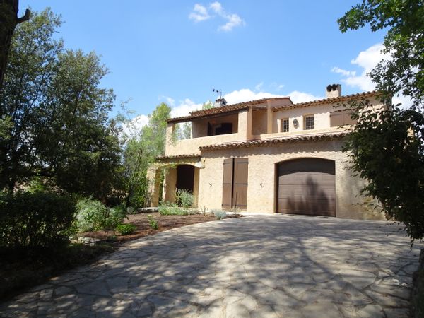 Bel appartement avec  terrasses dans villa