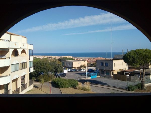 On pose ses valises et la mer, le marché ,les restos, tout a pied.