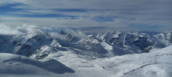 Mon appartement de montagne aux Deux Alpes en bas des pistes et des champs : réversible été / hiver