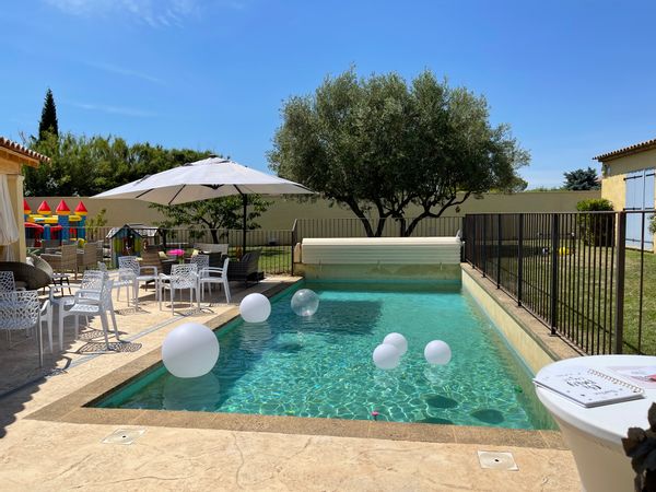Maison climatisée dans le LUBERON avec piscine et pool house près d’Aix-en-Provence + auto