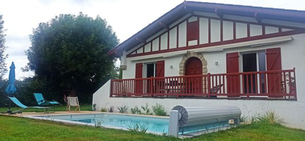 La maison de JP au Pays Basque: havre de tranquilité, entre collines verdoyantes et plages basques