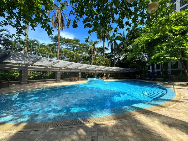Resort-style 5- star living in the heart of Manila