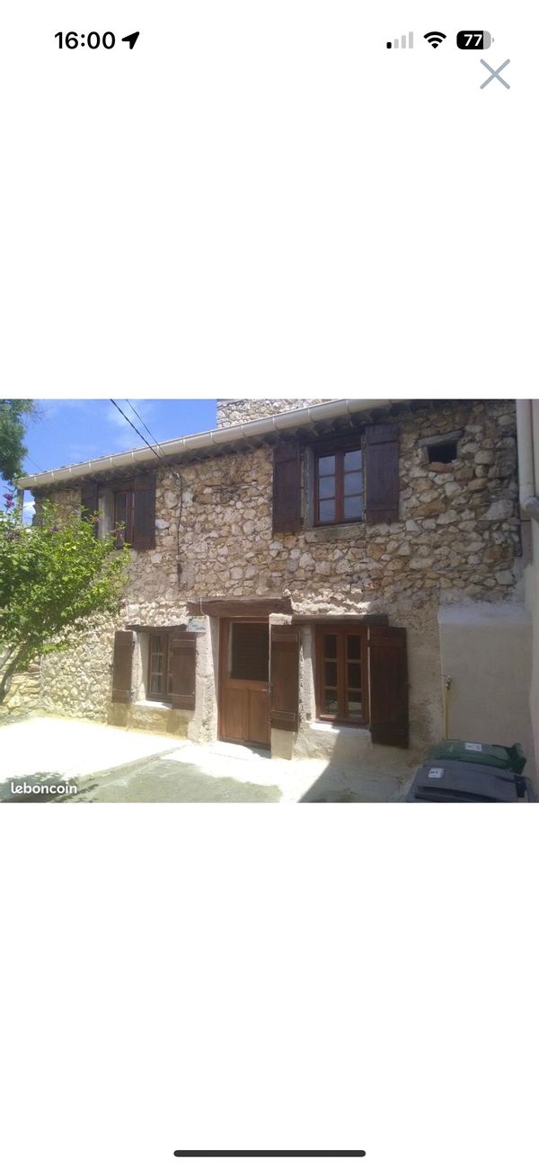 Maisonnette ancienne avec le charme des pierres