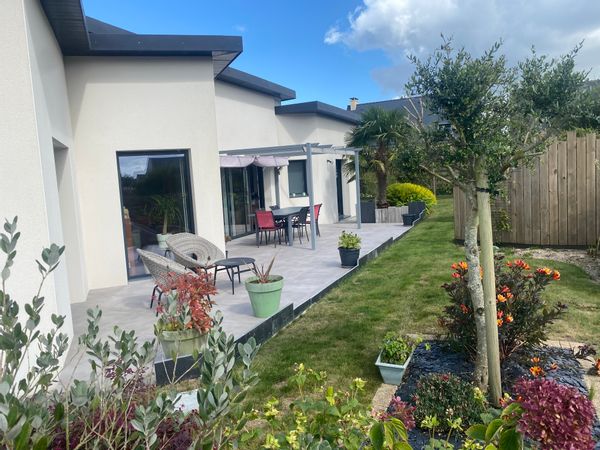 Maison plein pied, calme, 15mn des plages. Proche des commodites.