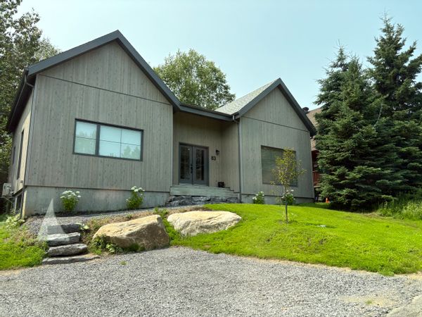 Maison neuve et chaleureuse! À 2 pas de la montagne.