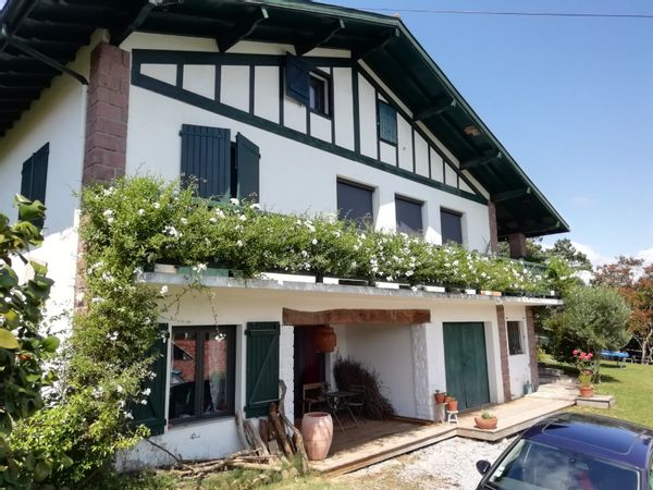 Notre maison au pied de la Rhune (seul le rez de chaussé de la maison est accessible)