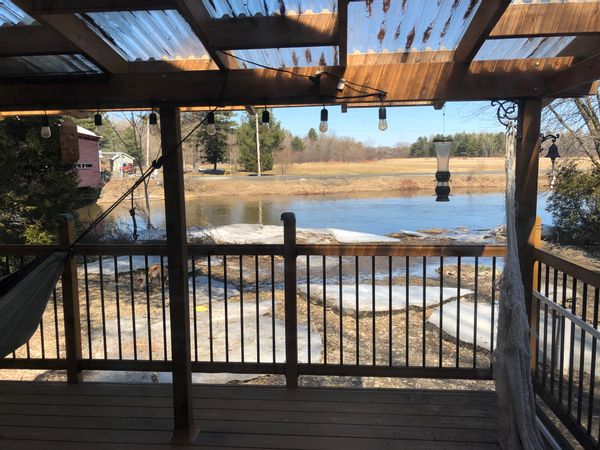 Le chalet au bord de l’eau