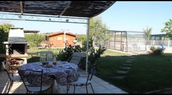 Maisonnette au milieu des vignes