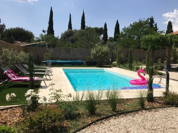 Maison provençale au calme avec piscine