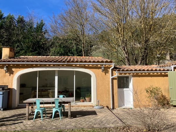 Appartement indépendant dans un écrin de verdure+piscine - 50 m² - Une chambre