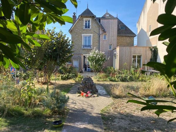 Une chambre (ou deux !) quand nous sommes à la maison.