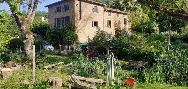 Vacances au ruisseau 40 min de LYON , coeur du beaujolais , terroir des pierres dorées